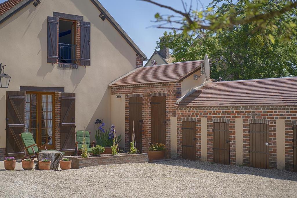 Le Logis Du Regisseur Bed & Breakfast Charny-Oree-de-Puisaye Exterior foto